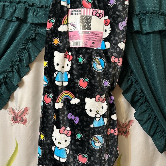 Hello Kitty Blanket - Picture 2 of 5